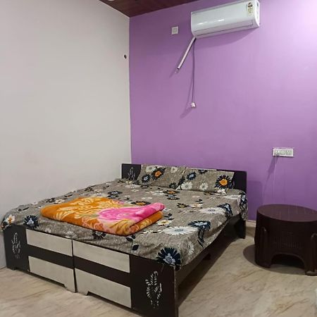 Jay Shree Radhey Home Stay Mathura Buitenkant foto